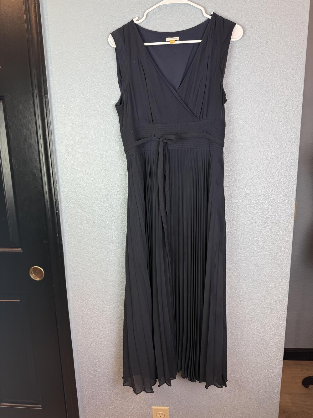 Leifsdottir Dress Womens 8 Navy Blue Pleated Midi Sleeveless Belted Silk Combo